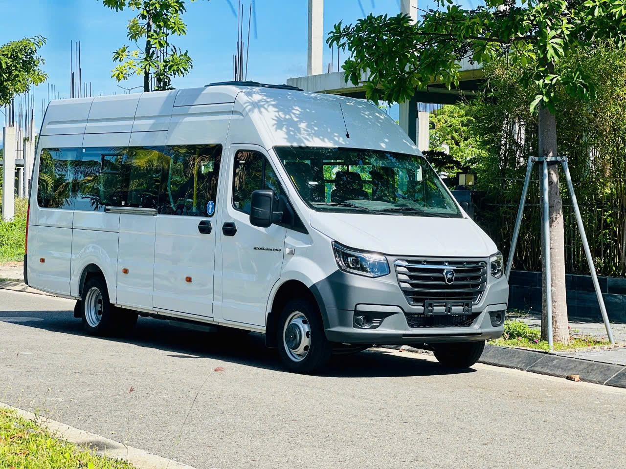 Thuê Xe 19 Chỗ Theo Tháng – Giải Pháp Tiện Lợi Và Tiết Kiệm Cùng Huy Đạt